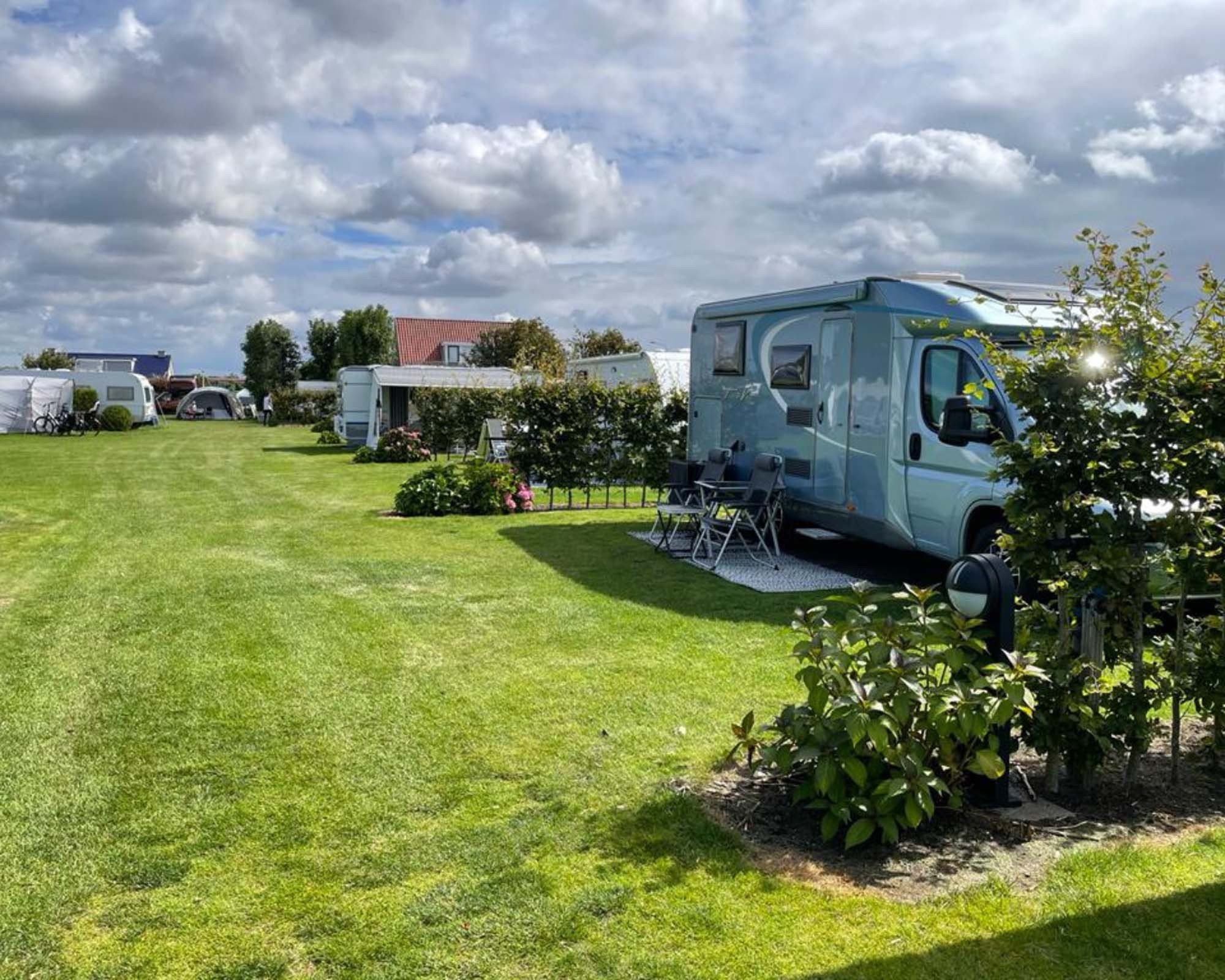 Comfort pitch motorhome/tent