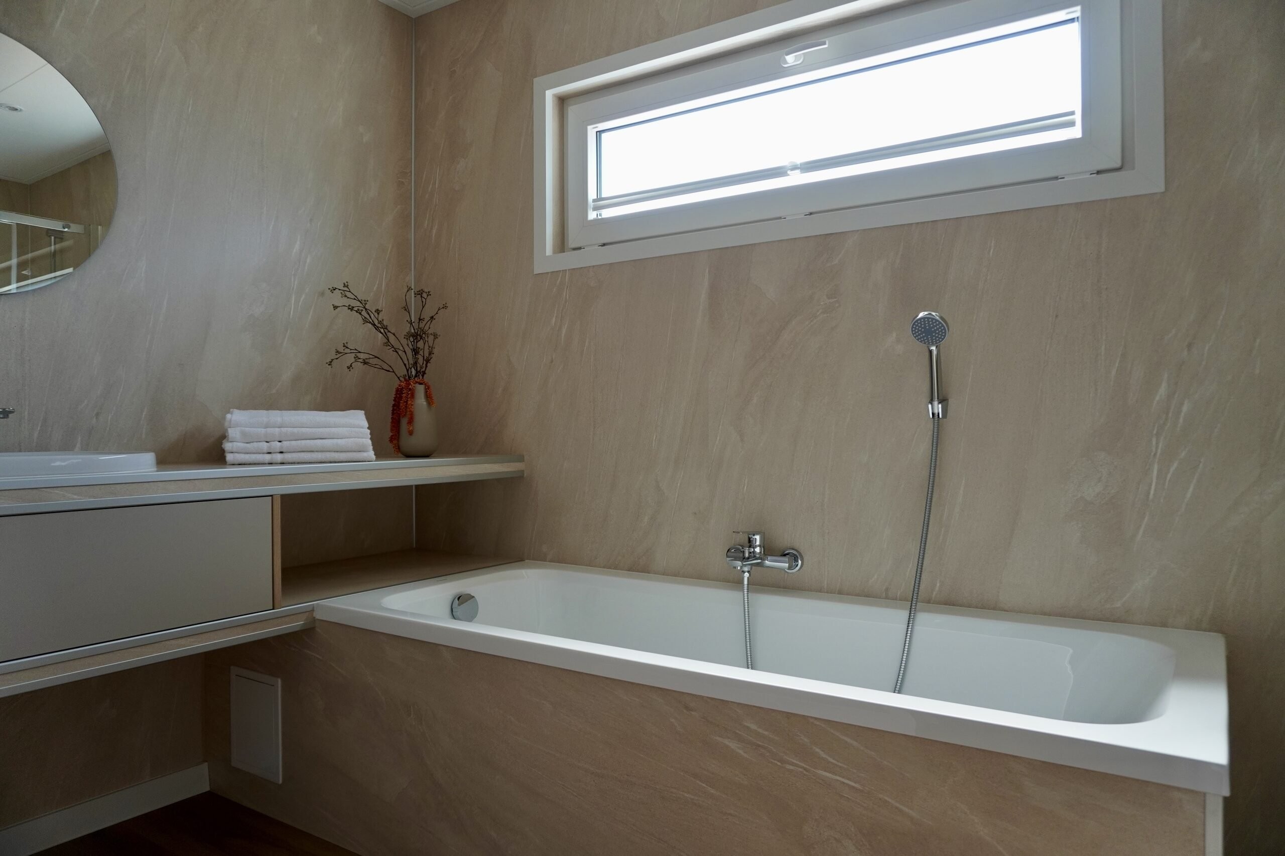 Tiny house with bath 2-person